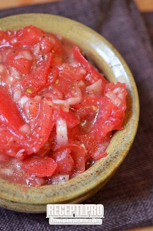 Арабский салат-суп из розовых помидоров