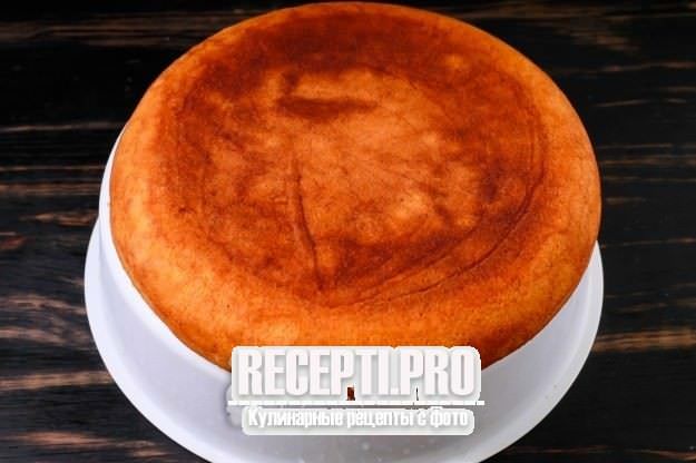 Бисквитный пирог с кремом в мультиварке - рецепт с фото