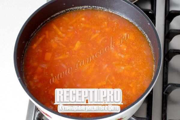 Чечевичный суп с курицей и помидорами