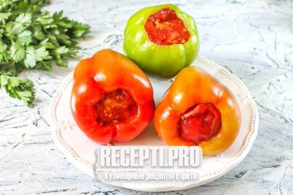 Фаршированные перцы в томатном соусе