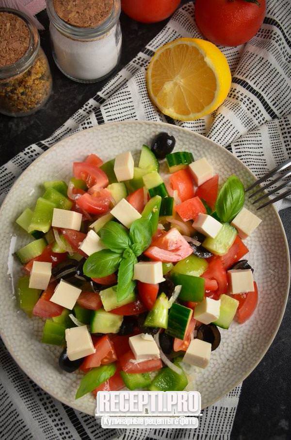 Греческий салат с тофу