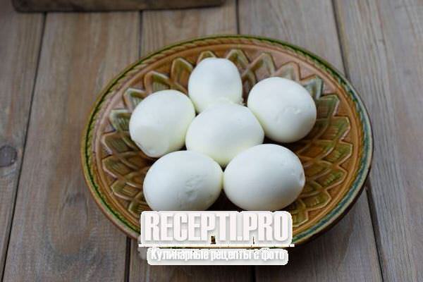 Яйца, фаршированные сухими грибами