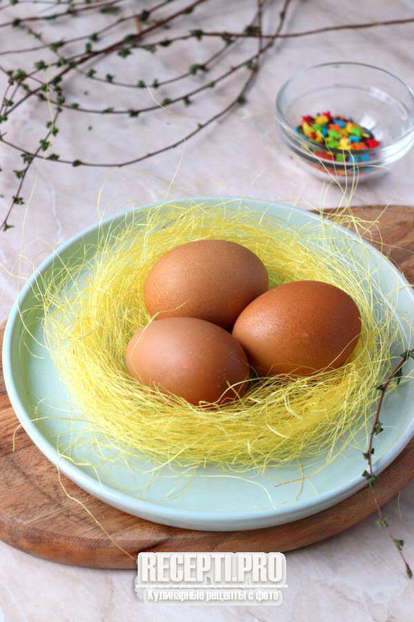 Как покрасить яйца паприкой на Пасху?