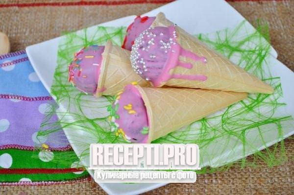 Кейк-попсы в рожке для мороженого