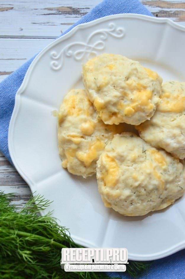 Куриные котлеты с сыром и зеленью на пару