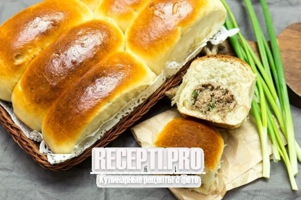 Печеные пирожки с говядиной и зеленым луком