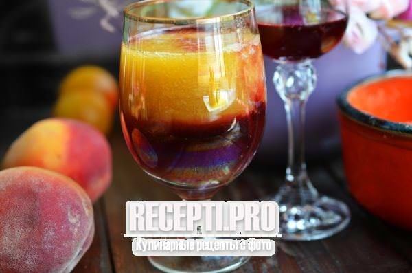 Персиковый коктейль с красным вином