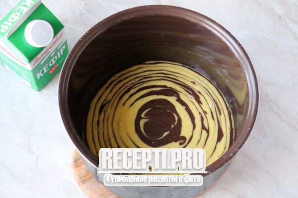 Пирог Зебра на кефире в мультиварке — пошаговый рецепт с фото