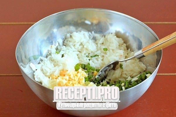 Пирожки с рисом, луком и яйцом – кулинарный рецепт