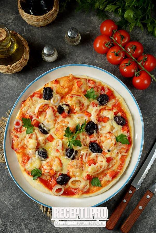 Пицца с кальмарами и креветками