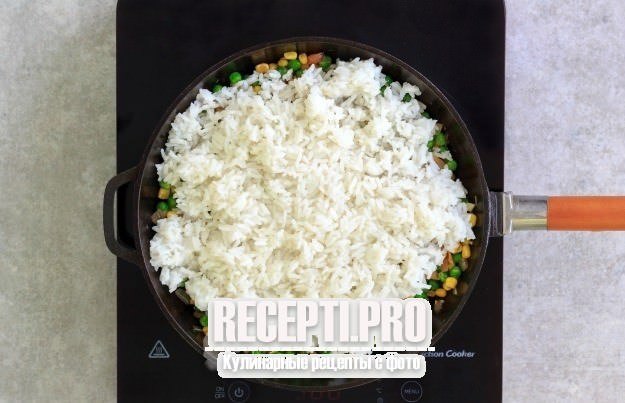 Рис с кукурузой и зеленым горошком