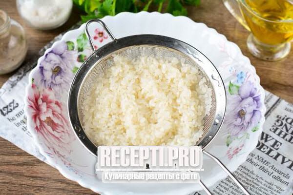 Рис с куриным фаршем на сковороде