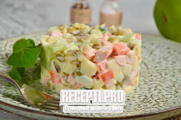 Салат Оливье с яблоком и свежим огурцом