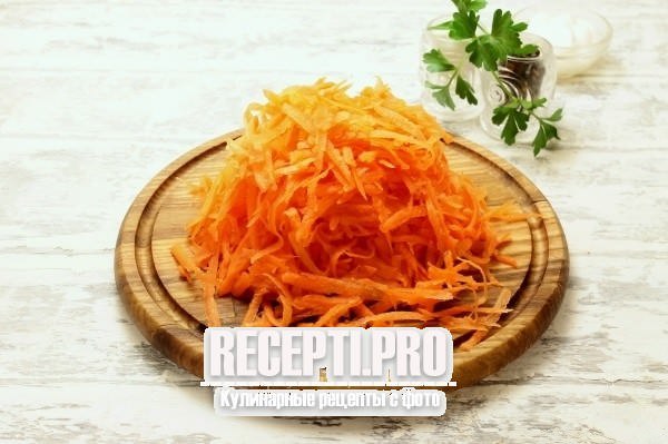 Салат из моркови с яблоком и сыром рецепт с фото пошагово - уральские-газоны.рф