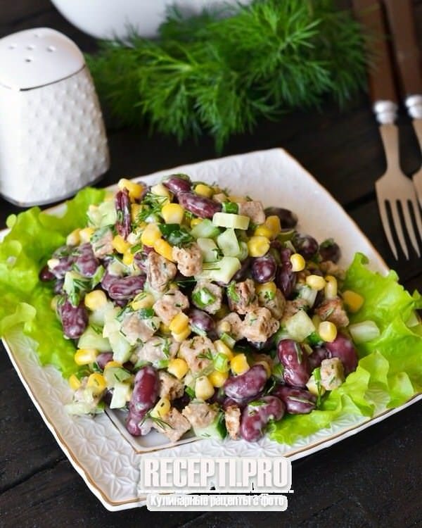 Салат с кириешками, фасолью и кукурузой