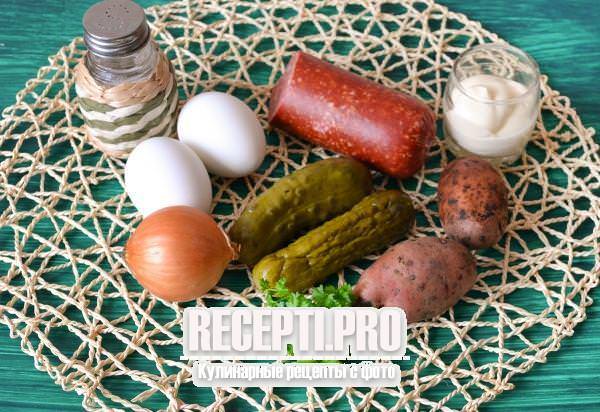 Салат с копченой колбасой и солеными огурцами — рецепт с фото | Rezept