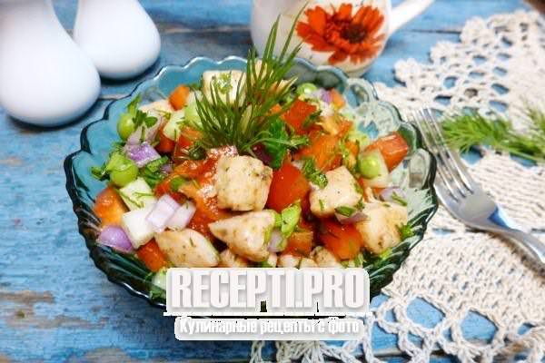 Салат с куриной грудкой и болгарским перцем
