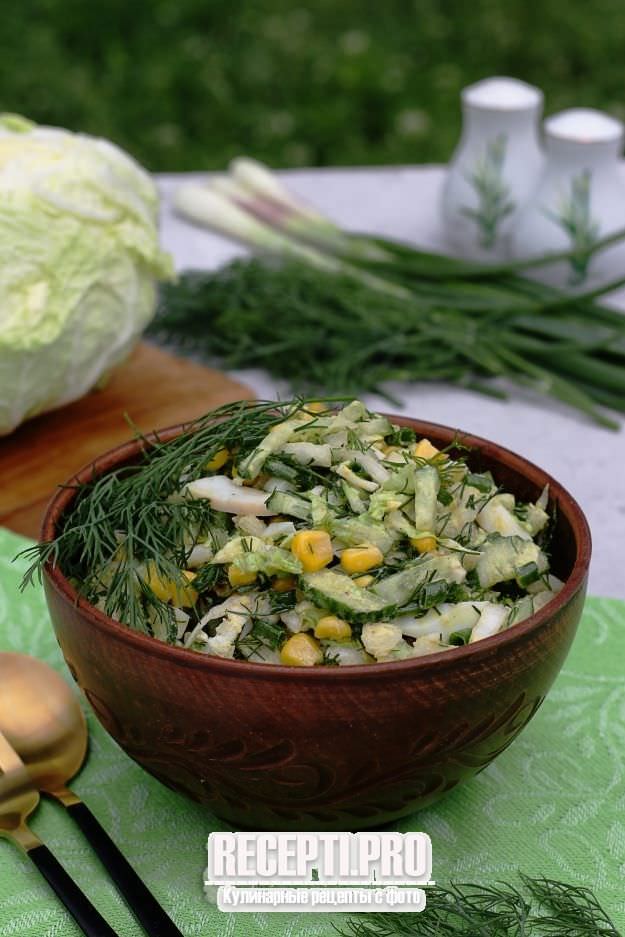 Салат с пекинской капустой, огурцом, яйцом и кукурузой