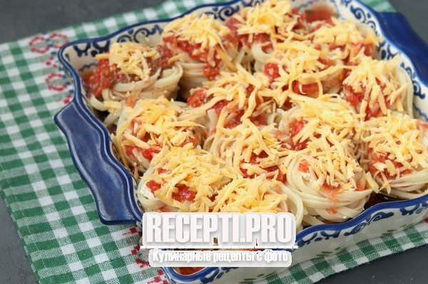 Спагетти с баклажанами и брынзой в духовке