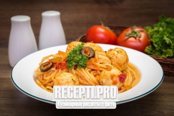 Спагетти с куриными фрикадельками