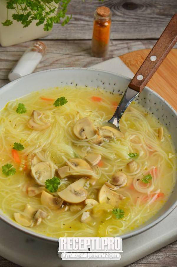 Суп с фунчозой и грибами