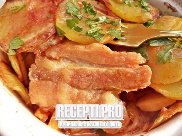 Свинина с картошкой в горшочке - рецепты с фото